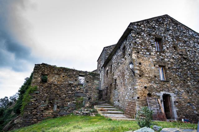 Chiatra (Haute-Corse) - Les vieilles maisons du haut du village
