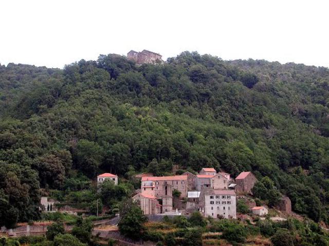 Castelluccio, hameau au dessus de Mazzola