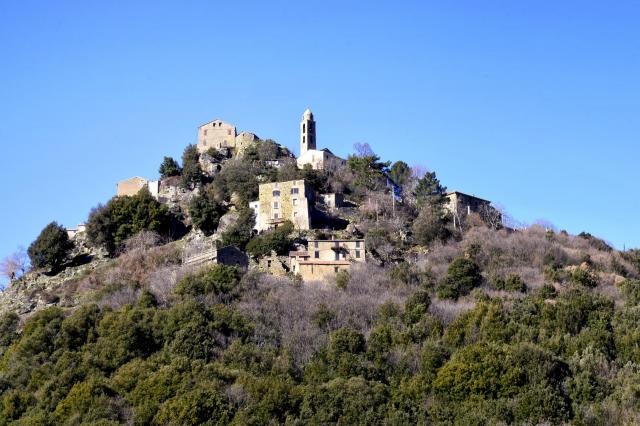 Santa-Lucia-di-Mercurio, Bozio (Haute-Corse) - Vue du village en nid d'aigle depuis Piedivaldo (u Pian di Vallu) son hameau. Lieu de la…