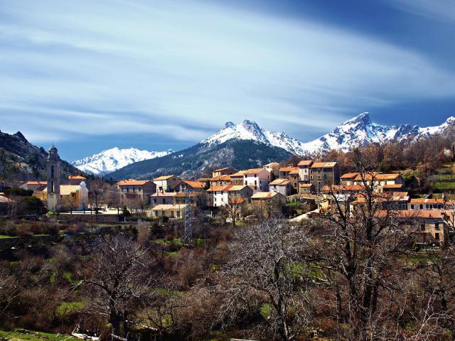 Casamaccioli (Corsica) - Vue du village et de la Paglia Orba