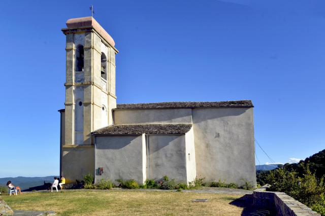 Poggio-di-Venaco, Centre Corse - Façade Nord de l'église paroissiale Saint-Cyr dite San Chirgu. Lieu de la prise de vue 42° 15′ 26,9″ N…
