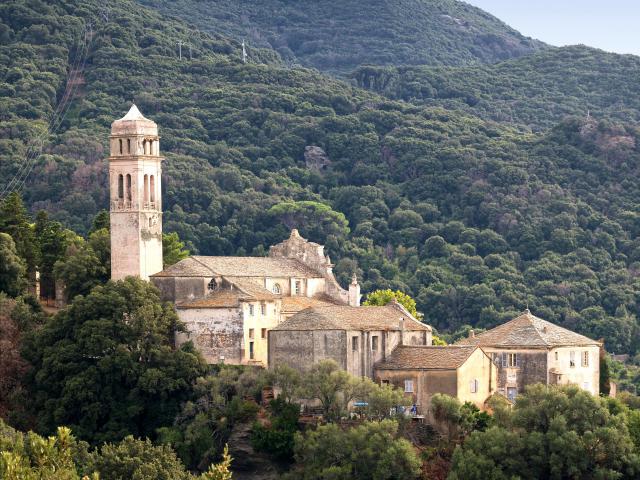 Pino (Corsica) - Église Santa Maria Assunta (XVIIIe siècle) et chapelle de confrérie Santa Croce