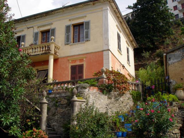Maison et fleurs - Oletta