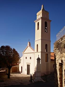 Urtaca (Corse) - Église de l'Annonciation et le monument aux morts