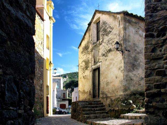 Cateri, Balagne (Haute-Corse) - La chapelle de la confrérie Sainte-Croix (casazza Santa Croce), voisine de l'église paroissiale.