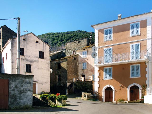 Campile, Castagniccia (Corse) - Place du village