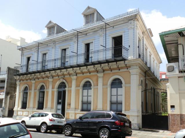 Ancien hôtel de ville de Pointe-à-Pitre, actuellement médiathèque A. R. Boisneuf