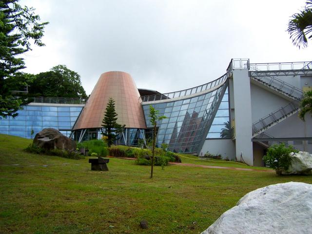 Médiathèque de la commune de Saint-Claude en Guadeloupe et bibliothèque universitaire du camp Jacob de l'Université des Antilles et de la…