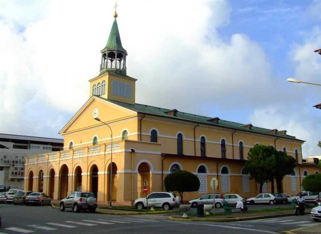 Vue générale de la Cathédrale Saint-Sauveur de Cayenne.