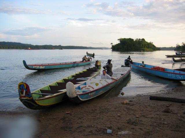 Pirogues Taxis à Apatou (Guyane Française)