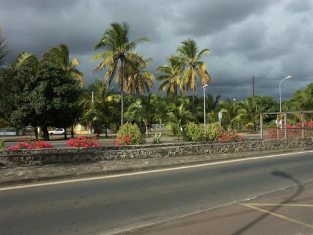 Rue principale dans Etang-Salé les Hauts