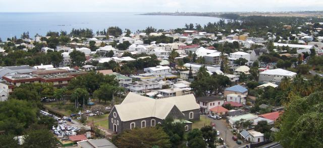 View over the towncenter and the gulf of Saint-Paul (Reunion island) Photo : B.navez - SEP 2005