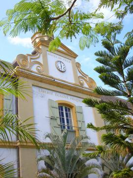Mairie de Saint-Pierre (La Réunion). Construit à la fin du XVIIIe siècle. C'était à l'origine un entrepôt à café de La Compagnie des…