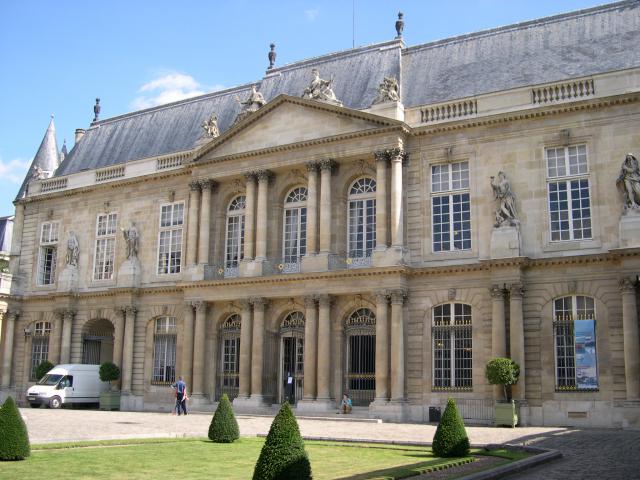 Bâtiment principal des Archives Nationales à Paris, France