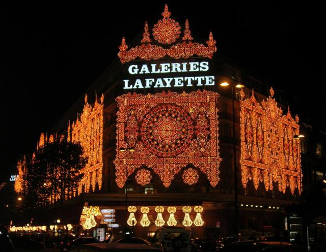 Description =Illuminations de Noel aux grand magasins parisiens Source =Photo taken by Remi Jouan Date =Novembre 2006 Author =Remi Jouan