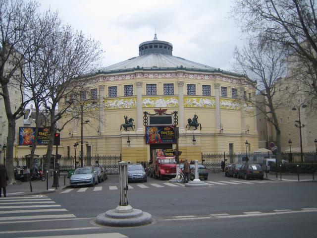 Le cirque d'hiver, rue Amelot, à Paris.