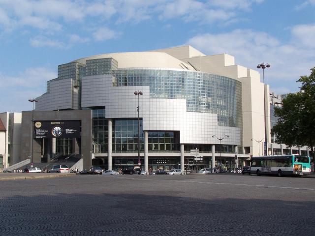 Vue de l'opéra Bastille, place de la Bastille à Paris