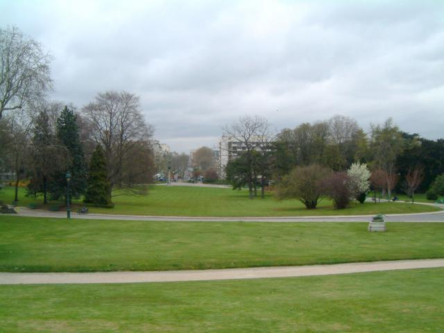 Pelouse du parc Montsouris à Paris.