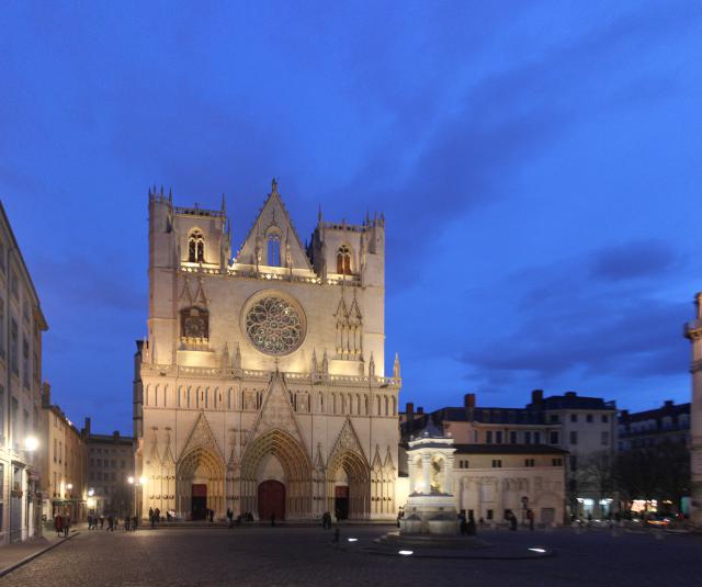Cathédrale Saint-Jean de Lyon à l'heure bleue
