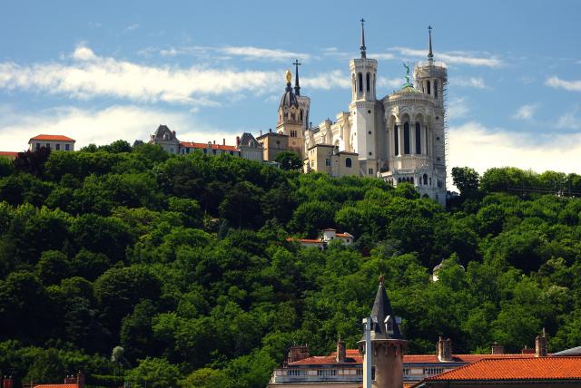 Vue de la Basilique de Fourvière depuis les quais de Saone