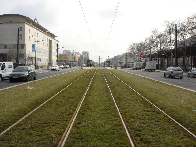 Le Tramway T4 dans le quartier des états-unis.
