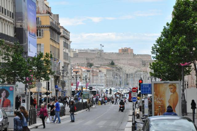 Marseille (Bouches-du-Rhône, 13) : la Canebière avec vue sur le Fort Saint-Nicolas