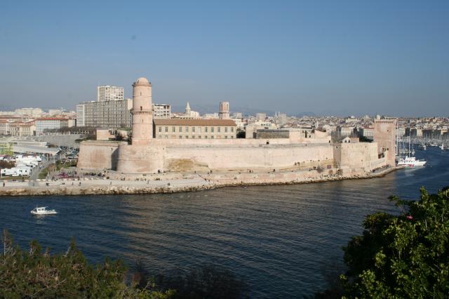 Fort Saint-Jean à Marseille, photo prise à partir du jardin du pharo.