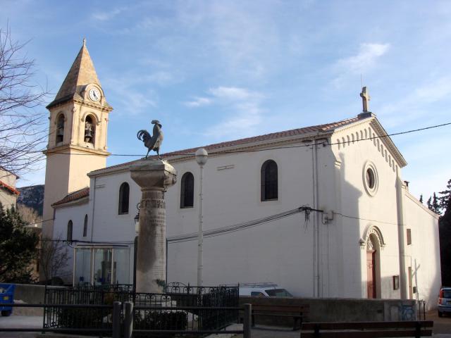 La place du monument et l'église Saint-Dominique, quartier de la Pomme, Marseille (11e arr.)