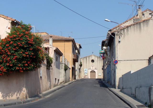 Quartier des Caillols à Marseille : la grand-rue et l'église