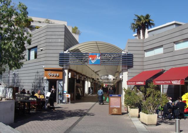 Saint-Barnabé village, la galerie commerciale