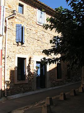 Maison typique en village Corbiéres (Bizanet), F