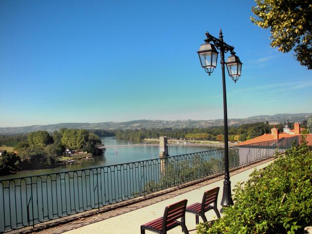 vue sur la saône a trévoux