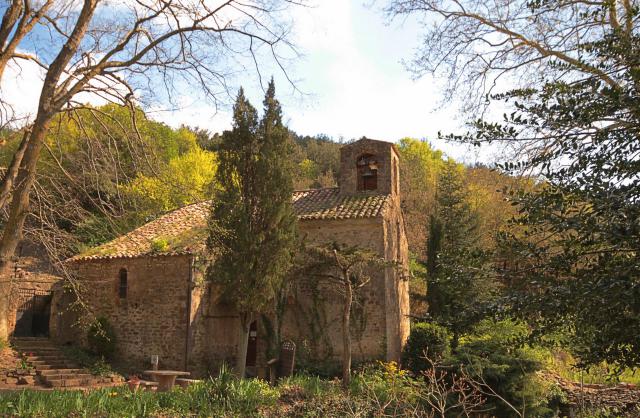 L'église Saint-Saturnin, construite au XIIe siècle, inscrite au titre des Monuments Historiques depuis 1998