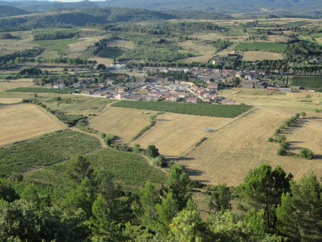 Tournissan depuis la table d'orientation sur le sentier de la Roche Trouée
