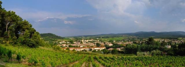 Vue panoramique de Villeneuve-Minervois