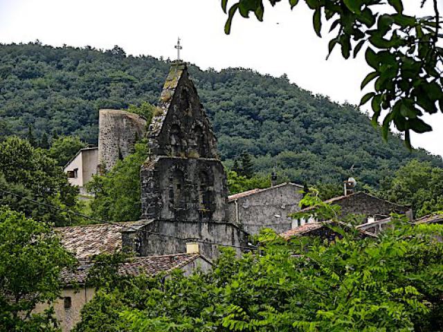 Vestigis d'un molin e paret campanària de la gleisa de Cortaulin de Rasés