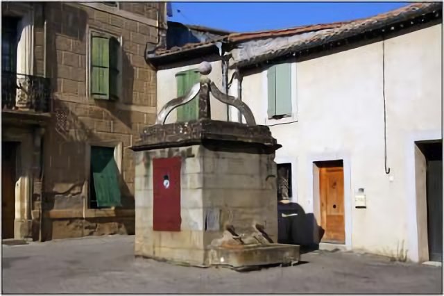 LAURE-MINERVOIS [11] - Fontaine du Ravelin (août 2013)