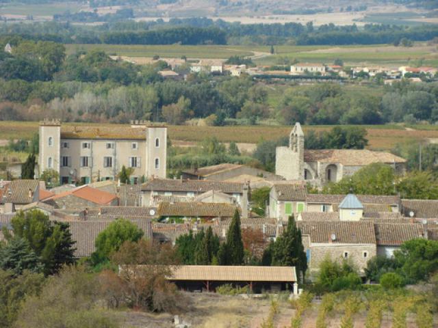 Chateau et église de douzens et le village de blomac