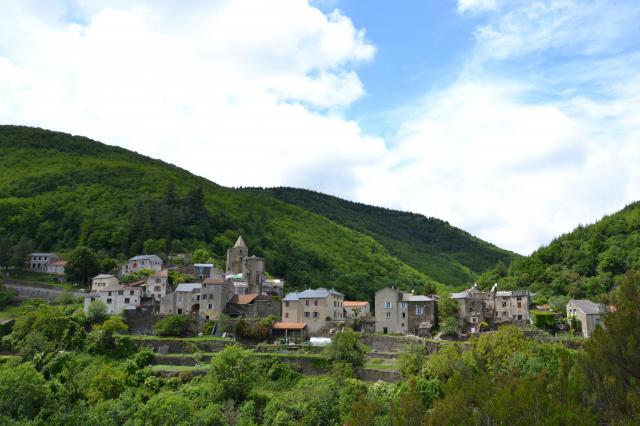 Le village de La Tourette-Cabardès - vue d'un versant de vallée