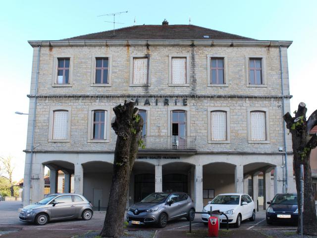 Mairie de Serrières-de-Briord.