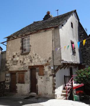 Mur-de-Barrez - Maison rue de la pierre