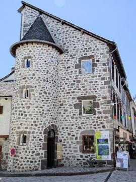 Mur-de-Barrez - Maison de l'office du tourisme, Grand rue