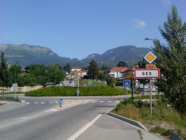 Entrée de Gex (Ain, France) par la route départementale 984E.