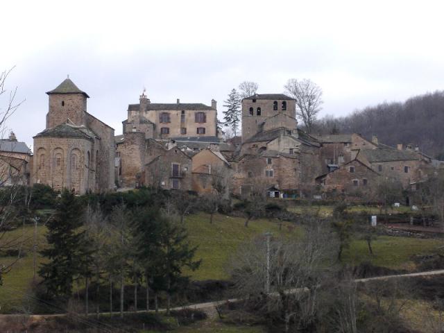 Le château de Castelnau-Pégayrols et les deux églises