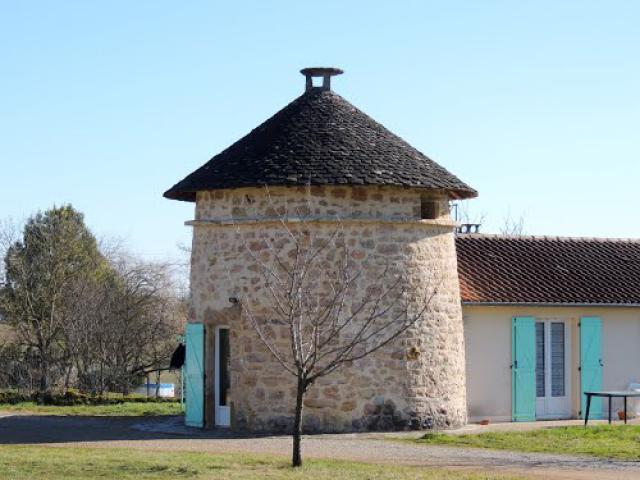 12 FOISSAC - au village