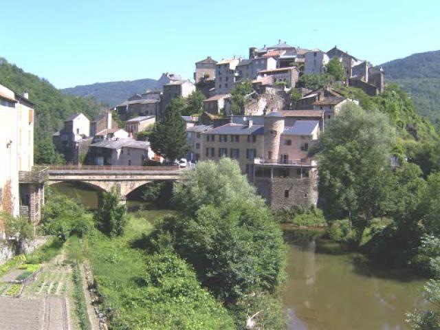 Saint-Cernin-sur-Rances: An urban place worth seeing.