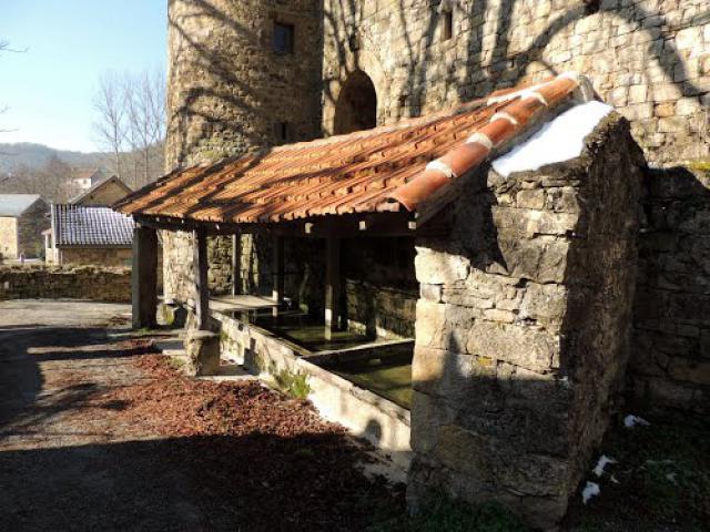 12 LA ROUQUETTE - le lavoir.