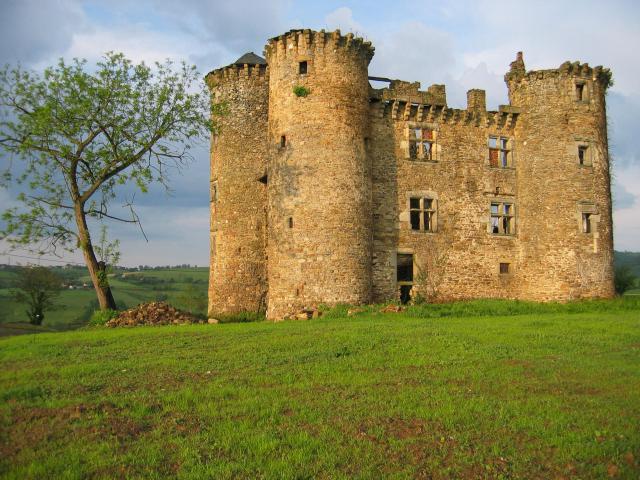 façade principale du château de Pagax