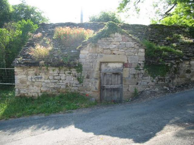 Petite maison en pierre Bertholène