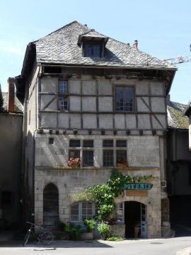 Demeure noble où Marguerite de Valois aurait séjourné en 1585, Entraygues-sur-Truyère, Aveyron, France.